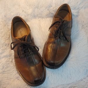 Clark's men's shoes size 9M.
